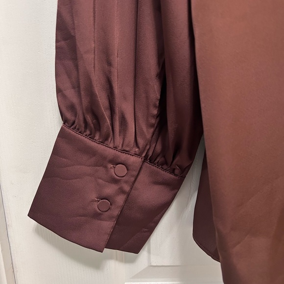 H&M brown blouse, puff sleeves, size large. - Picture 6 of 8
